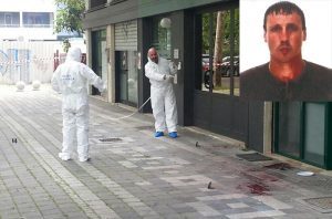 I rilievi della Polizia scientifica davanti ai laboratori della pasticceria di Giandomenico Orlando, 67 anni, morto in ospedale dopo essere stato accoltellato, Pescara, 6 maggio 2015. ANSA/ LORENZO DOLCE
